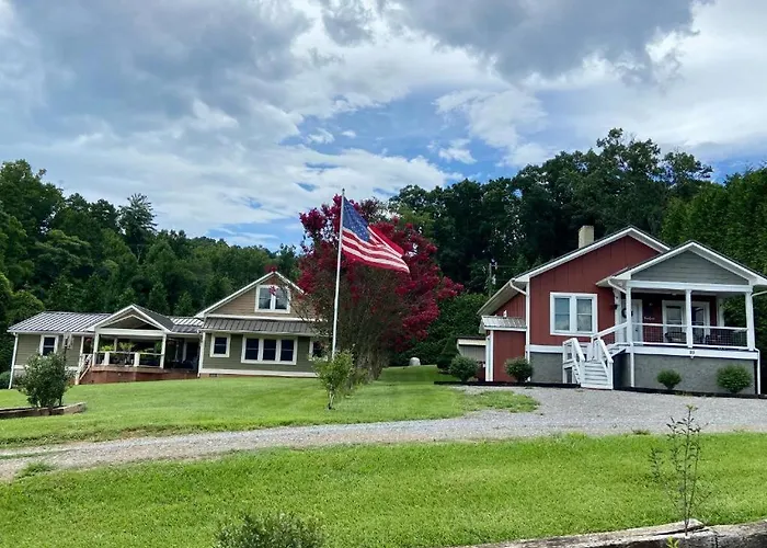The Farmhouse At Wolfehaven