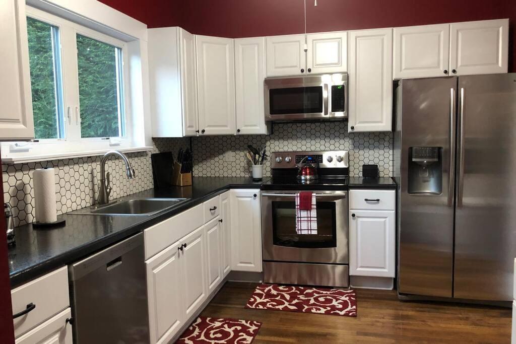 The At Wolfehaven Holiday home Asheville