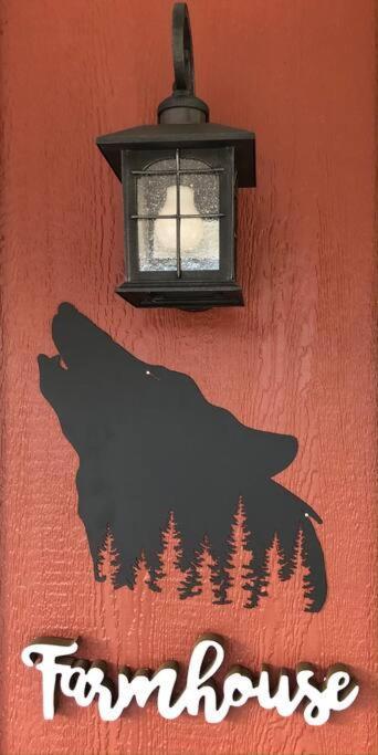The At Wolfehaven Holiday home Asheville