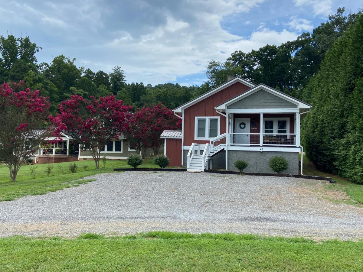 Holiday home The At Wolfehaven Asheville