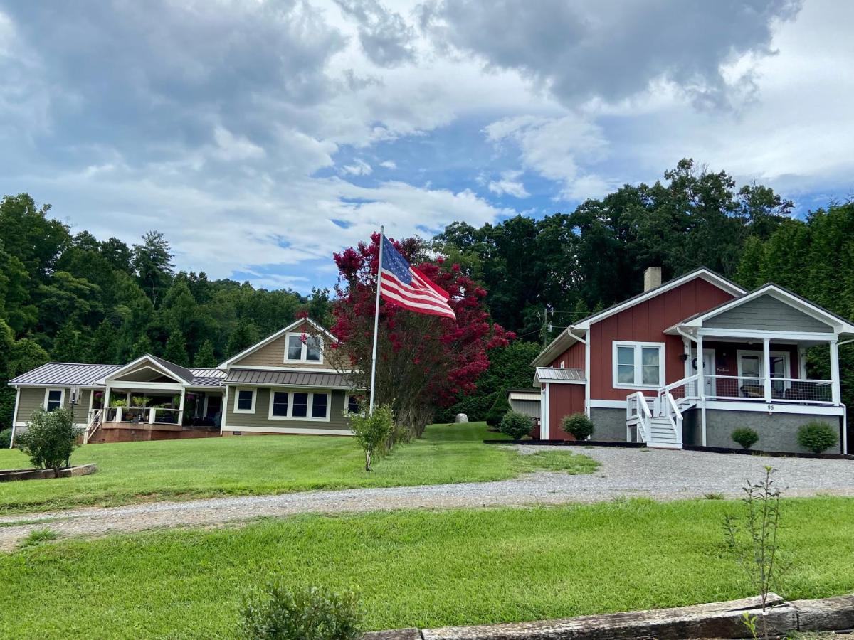 The At Wolfehaven Asheville
